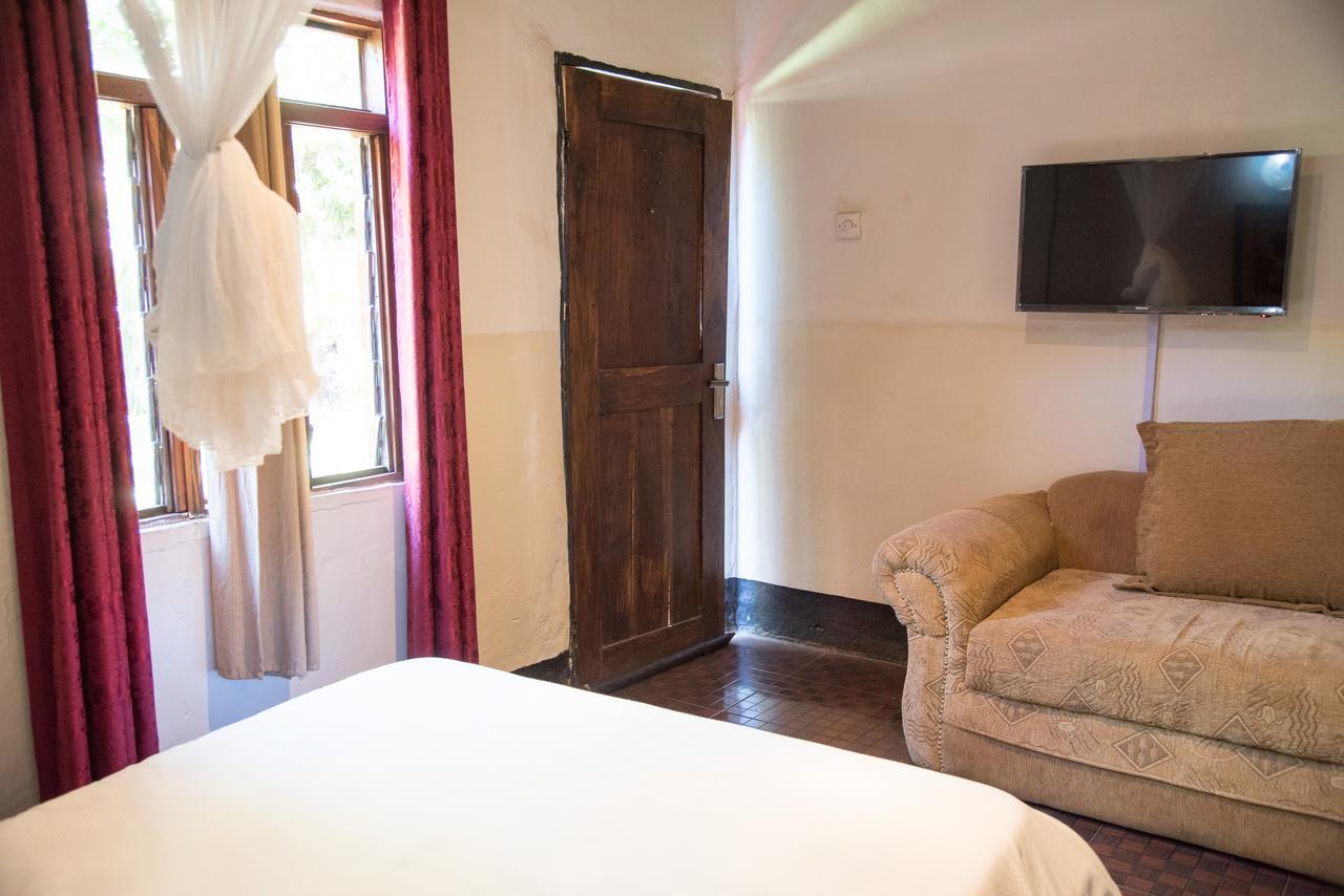 Okavango Lodge Livingstone Bagian luar foto